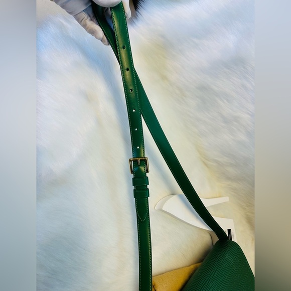 Louis Vuitton Green Crossbody Bag - Picture 11 of 17